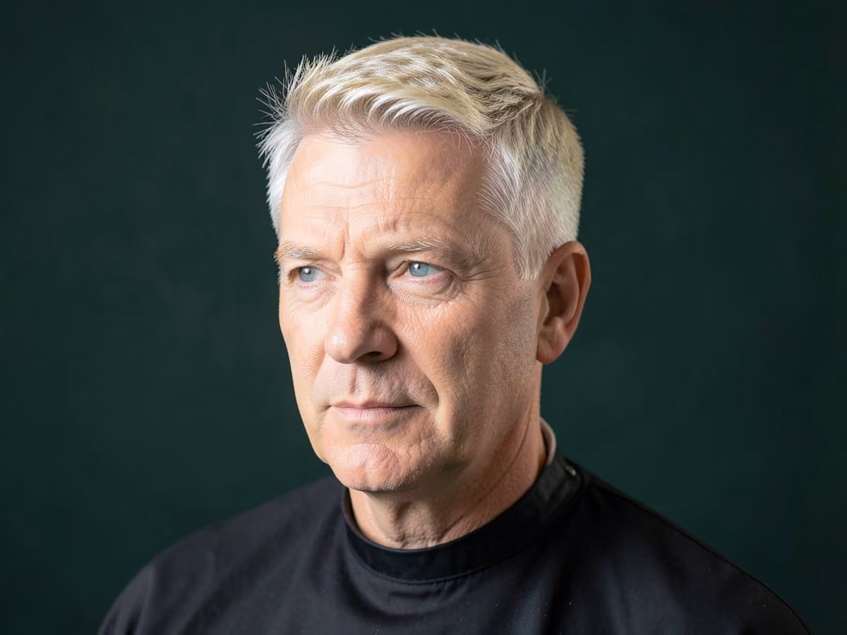 Man with a brad pitt ocean's eleven haircut