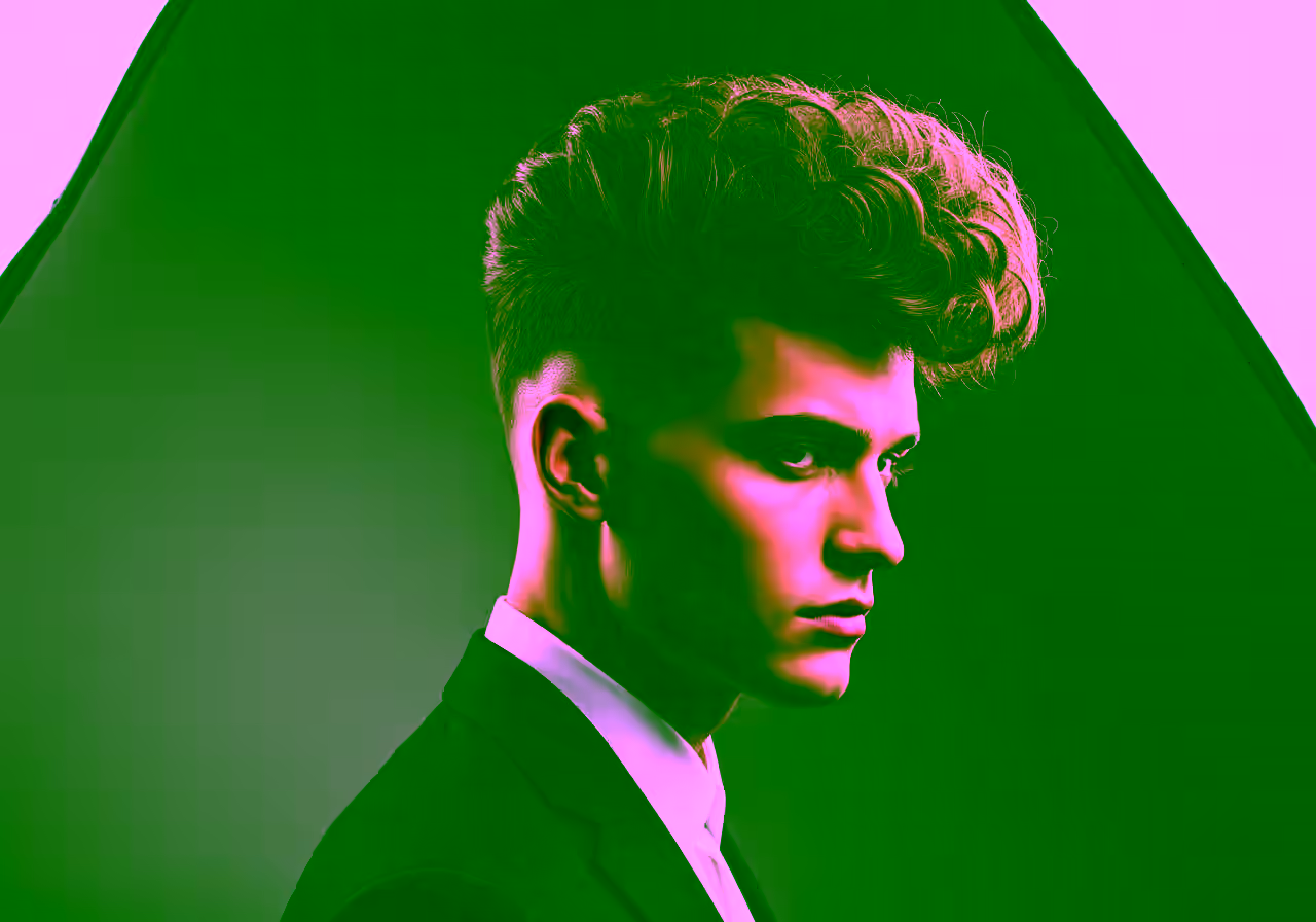 Curly Pompadour hairstyle for men 2026 — curly hairstyles variation, best for round, oval faces + 3a–3c curls, modern barbering by Master Stylist Jessica Hamilton