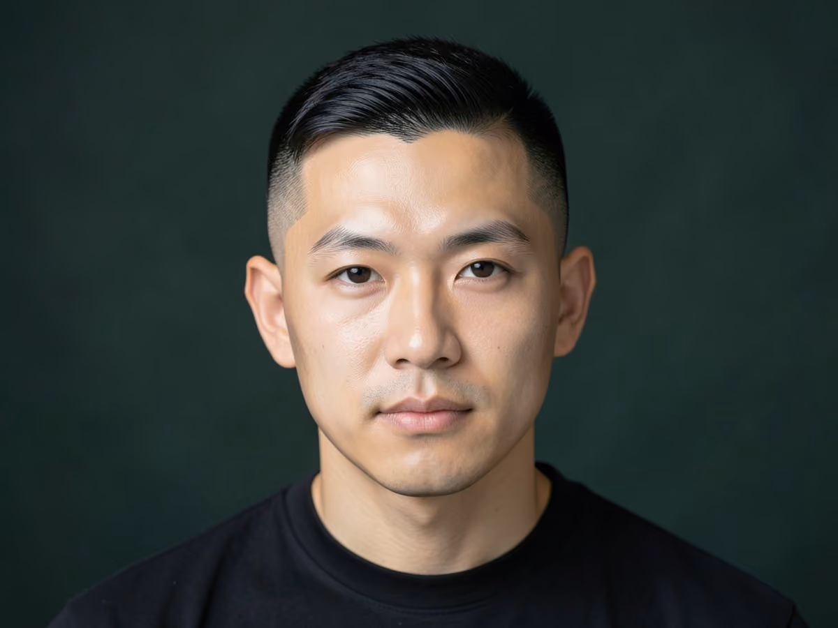 Man with a short taper grow-in cut