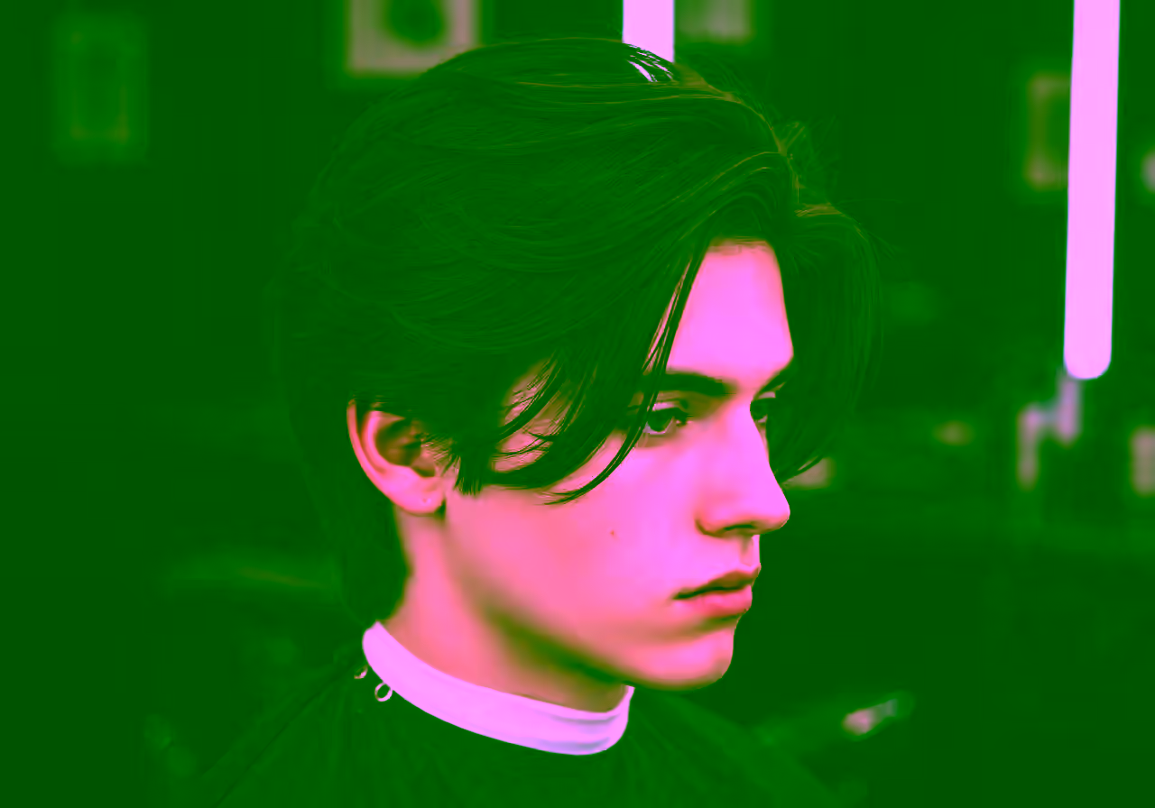 Medium Feathered Hair hairstyle for men 2026 — medium length hairstyles variation, best for straight hair + heart/oblong faces, modern barbering by Master Stylist Jessica Hamilton