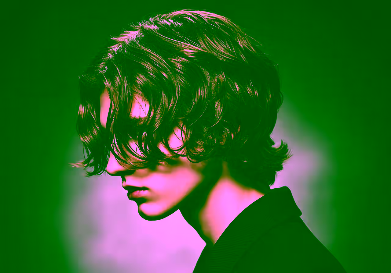 Medium Textured Flow hairstyle for men 2026 — medium length hairstyles variation, best for all faces + wavy hair, modern barbering by Master Stylist Jessica Hamilton
