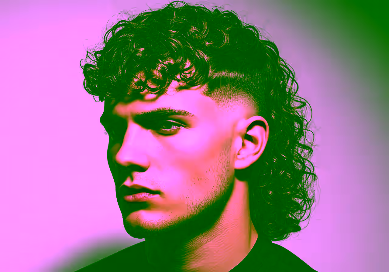 Curly Modern Mullet hairstyle for men 2026 — modern mullet variation, best for oval, heart faces + 3b–4a curls, modern barbering by Master Stylist Jessica Hamilton