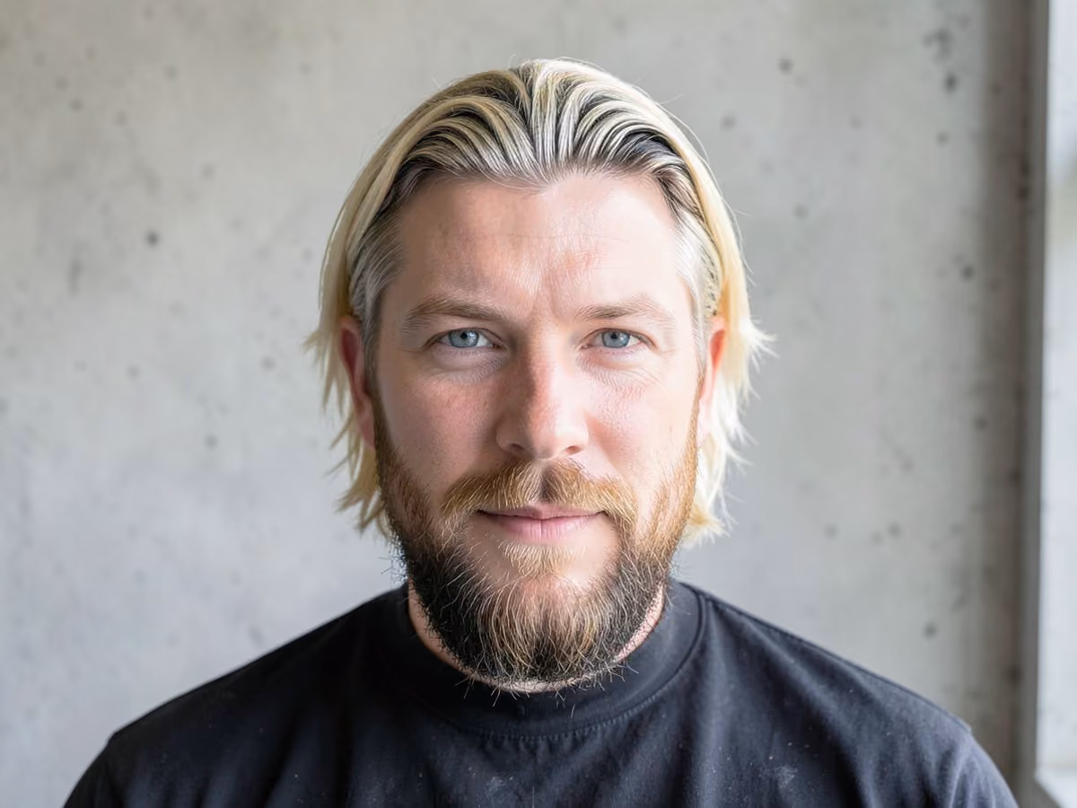 Man with a bleached long top with dark sides
