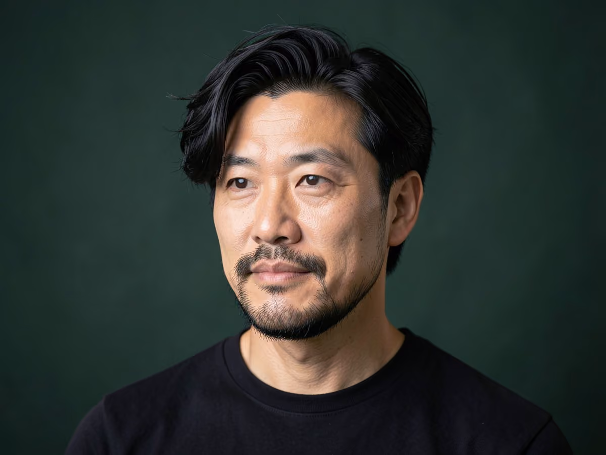 Man with a surfer hair with short boxed beard